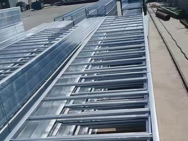 <b>热镀锌电缆桥架</b>