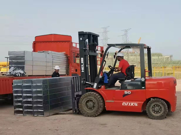 <b>热镀锌电缆桥架</b>